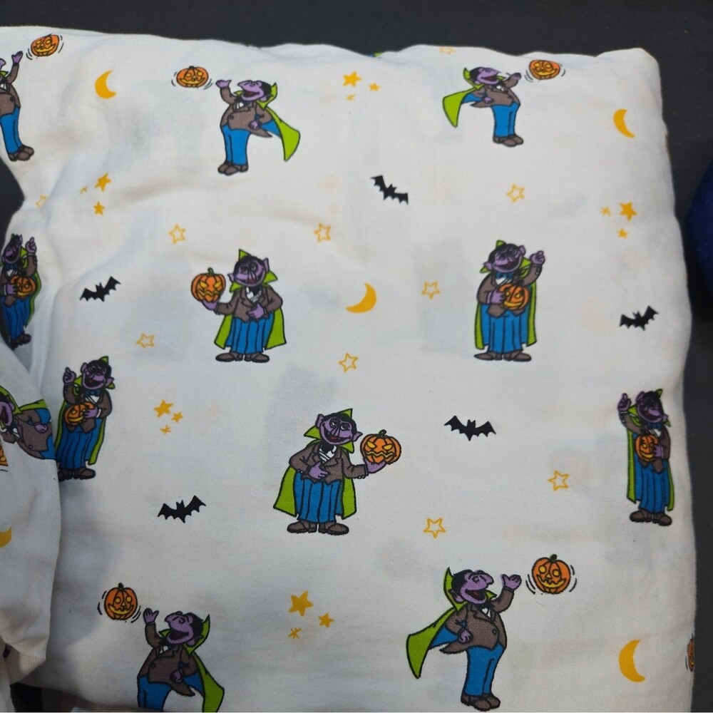 SESAME STREET~HALLOWEEN CHARACTERS~FULL SZ SHEET SET~NEW~1 FLAT~1 FITTED~2 CASES